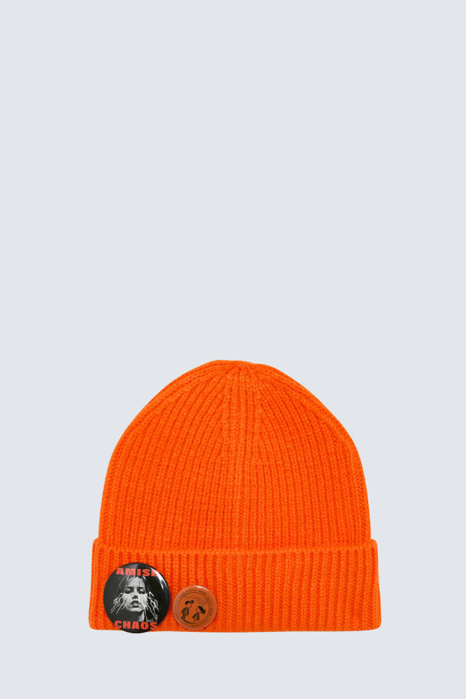 RIBBED HAT WITH PINS