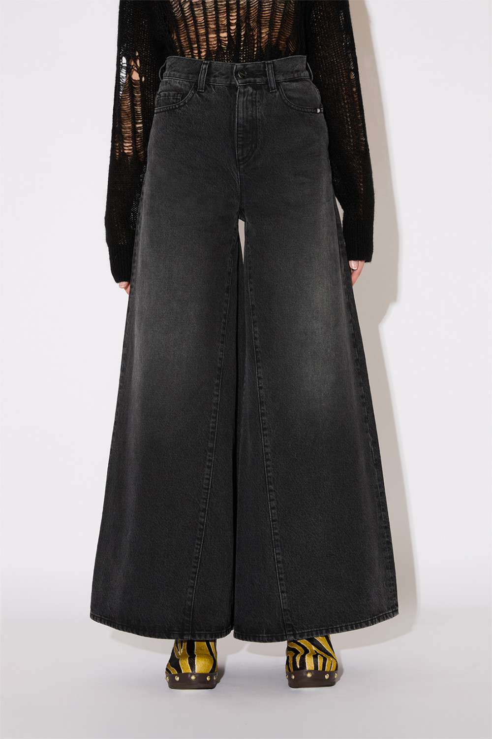 AMISH: BLACK USED EFFECT COLETTE JEANS