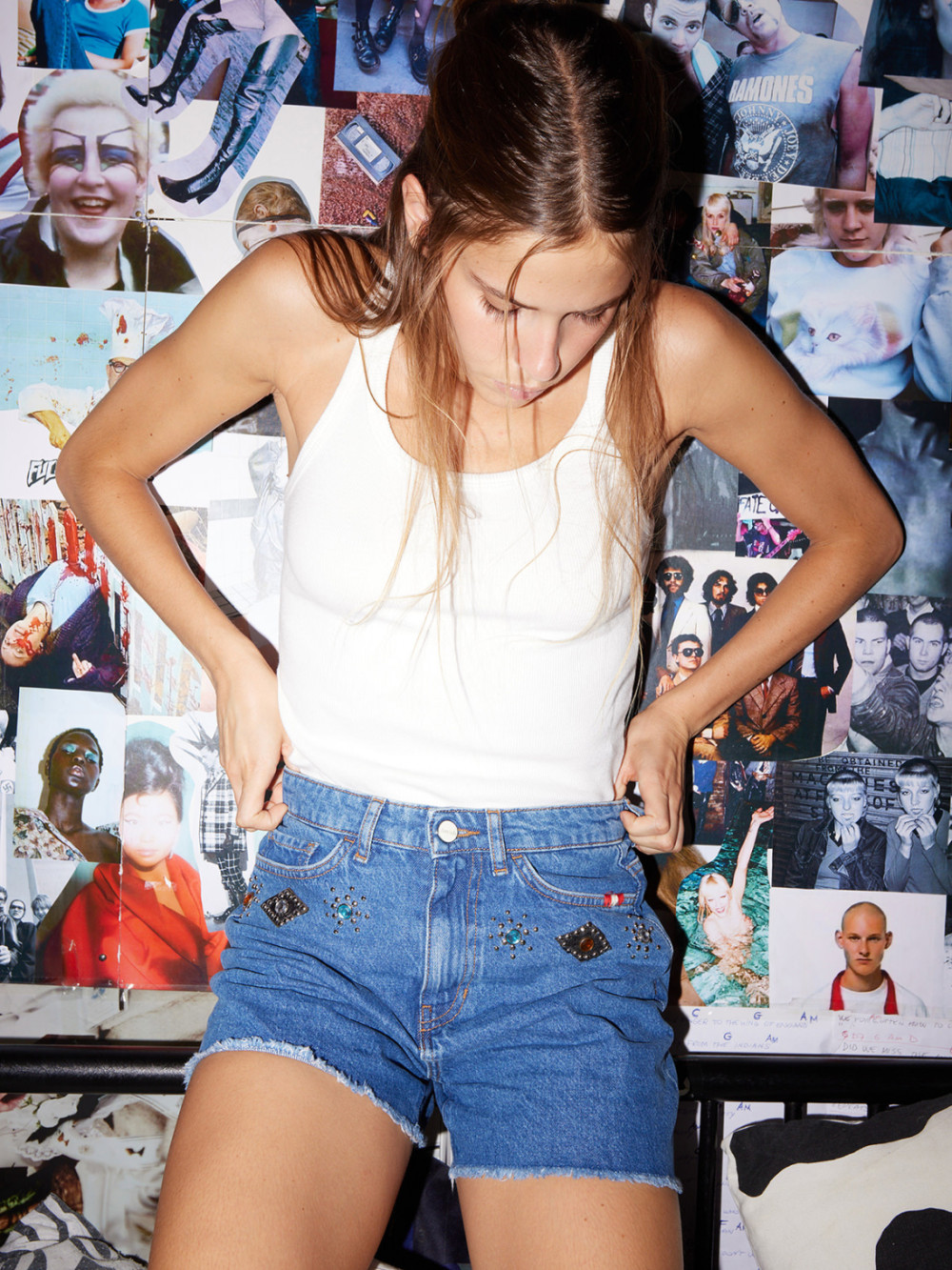 AMISH: ASYMMETRIC TOP WITH MICRO LOGO