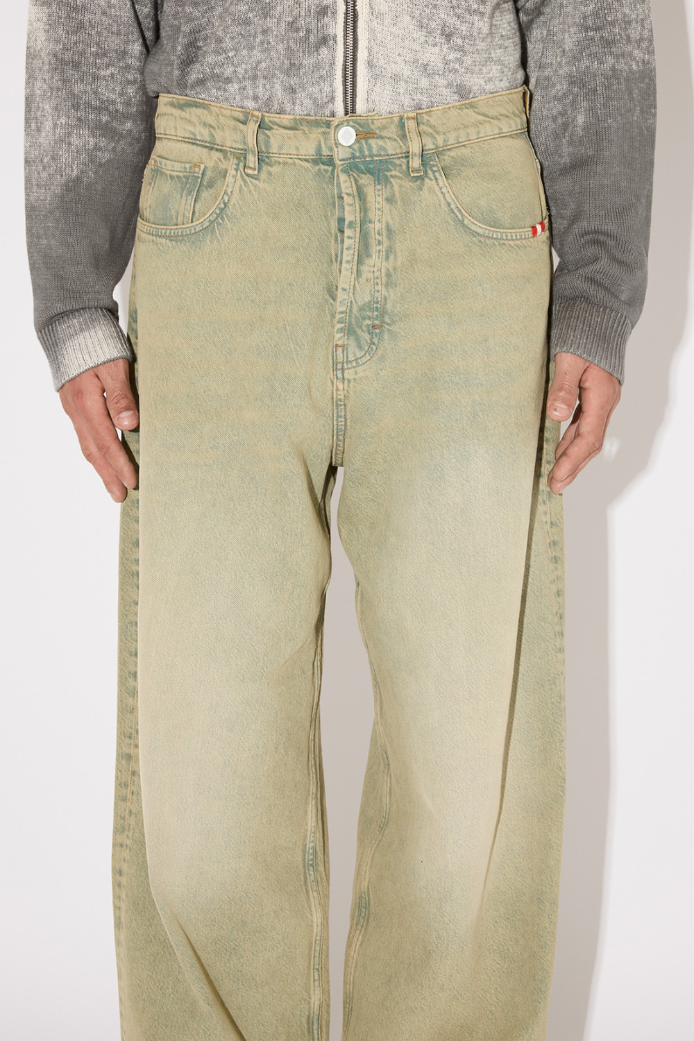 AMISH: HUGE BURGERS JEANS