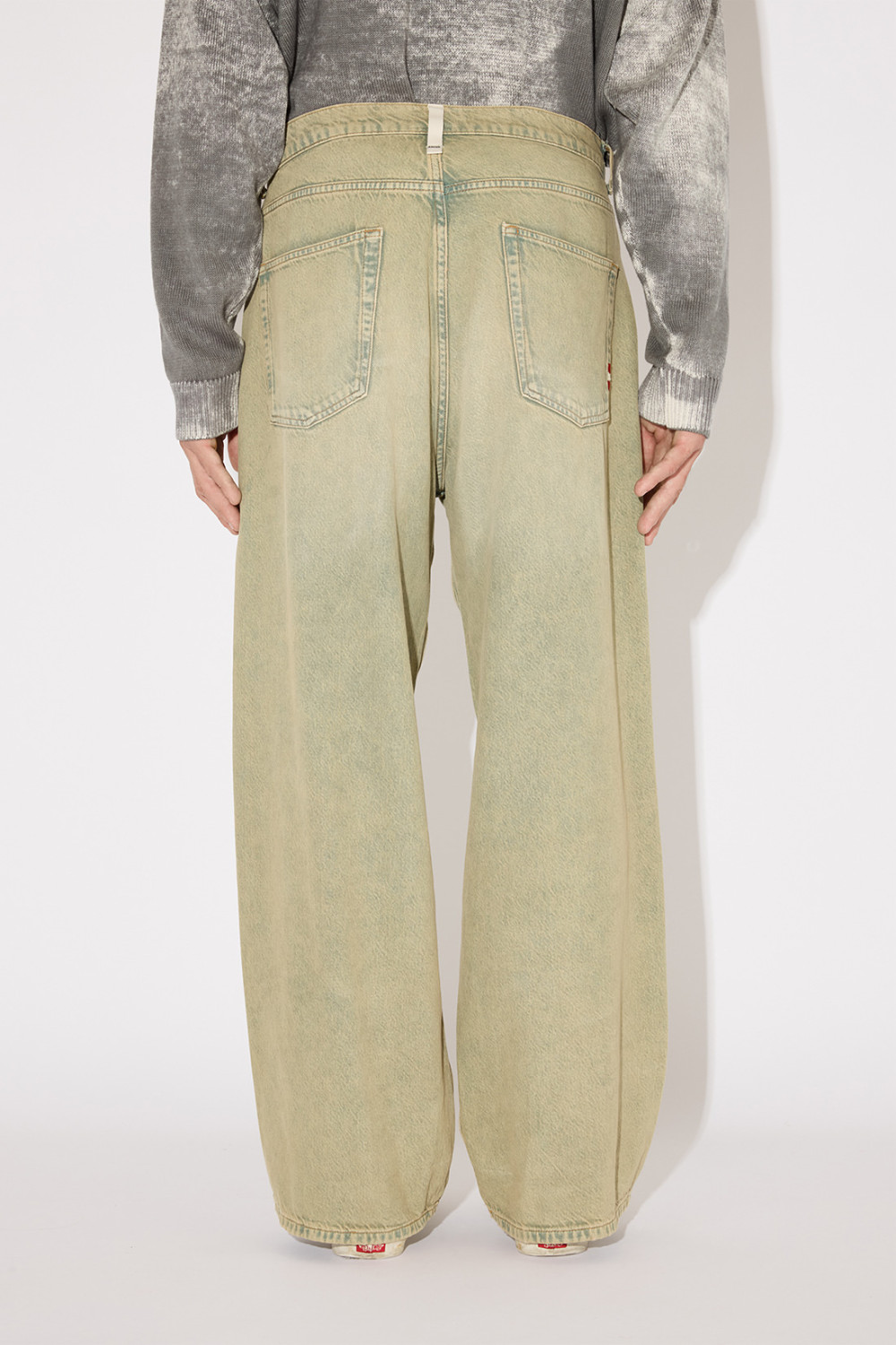 AMISH: HUGE BURGERS JEANS