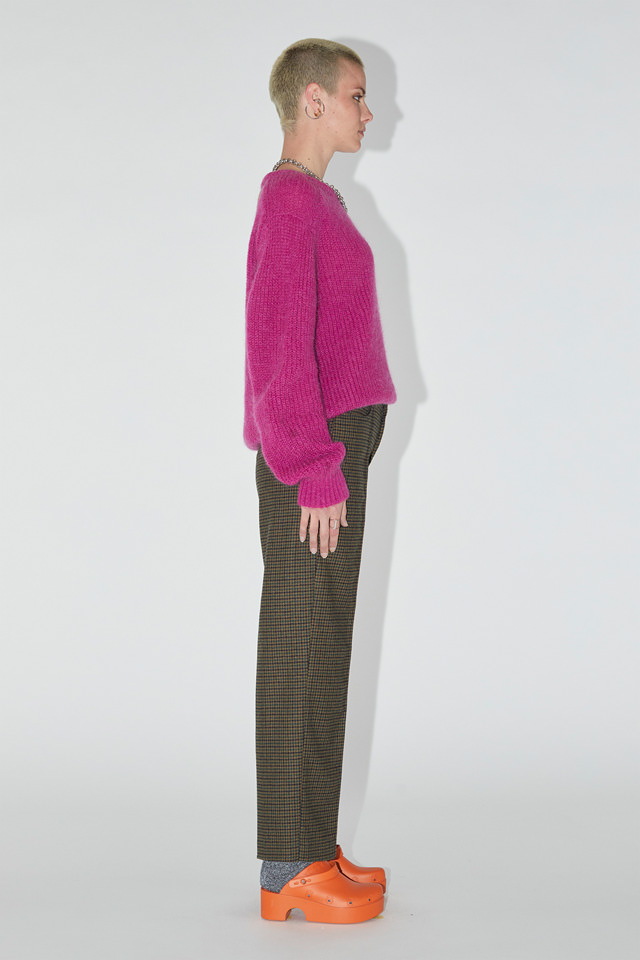 AMISH: CREW NECK SWEATER IN MOHAIR WITH CUT-OUT